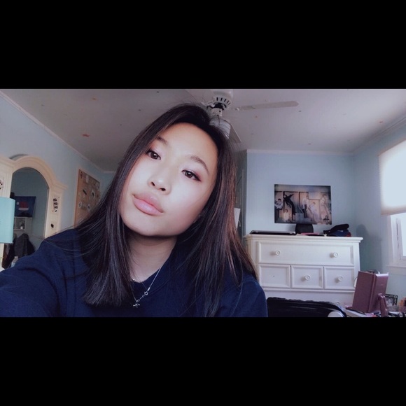 Profile Picture of Julia Liu (@jliu914) on Poshmark