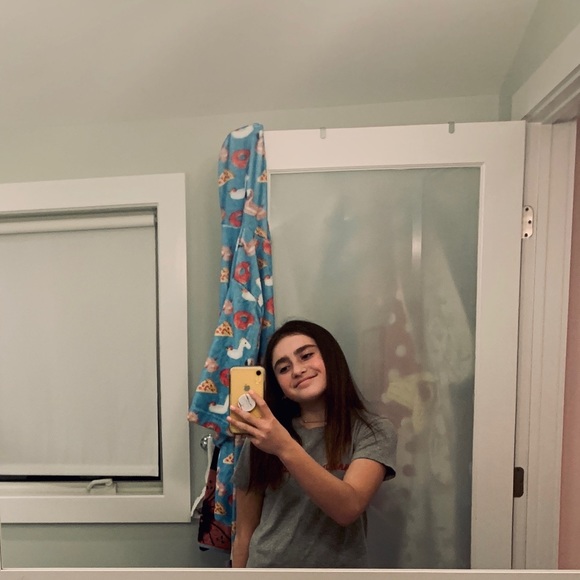 Profile Picture of Avery Goodheart (@averyroseg) on Poshmark