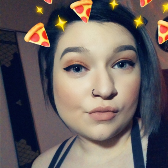 Profile Picture of Kaitlen Wakely (@infinitelykaty) on Poshmark