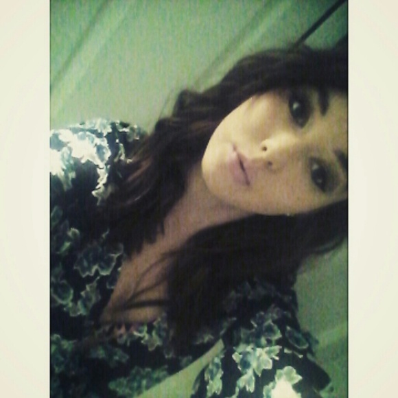 Profile Picture of Tori Olson (@tolson4444) on Poshmark