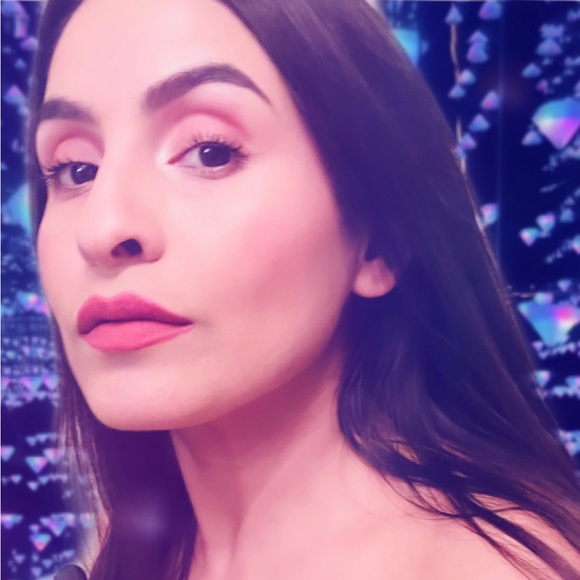 Profile Picture of Valeria Olvera (@valeriaolvera92) on Poshmark
