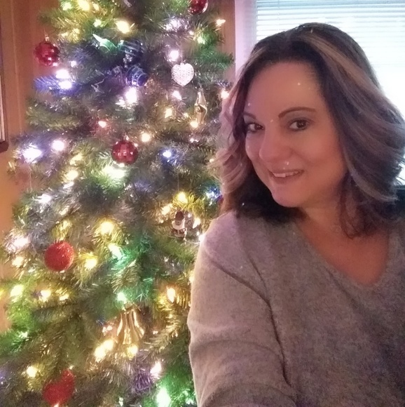 Profile Picture of Shelly Craddock (@willowee67) on Poshmark