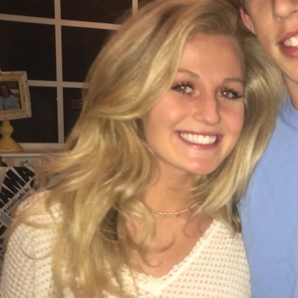 Profile Picture of Elizabeth Yex (@lizyex4) on Poshmark