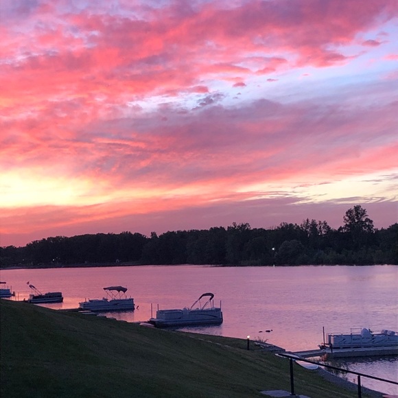 Betsy Bindley - Poshmark Profile Picture of Betsy Bindley (@midwestposh) on Poshmark