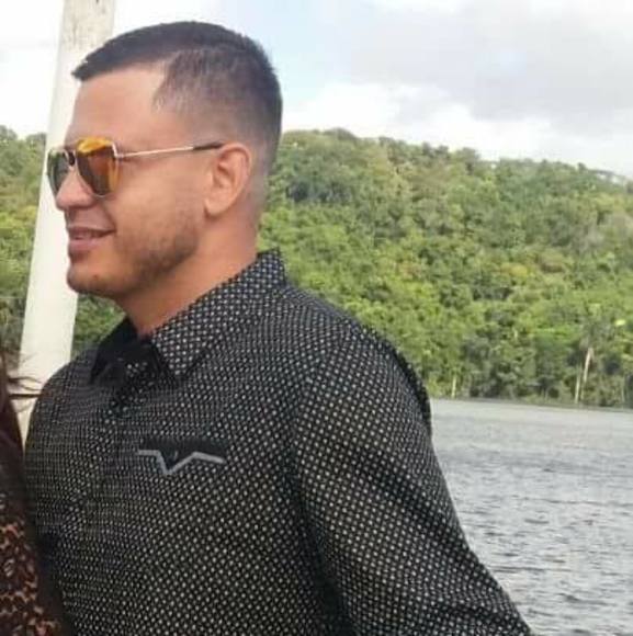 Profile Picture of Jonathan Otero (@jonathanoter268) on Poshmark