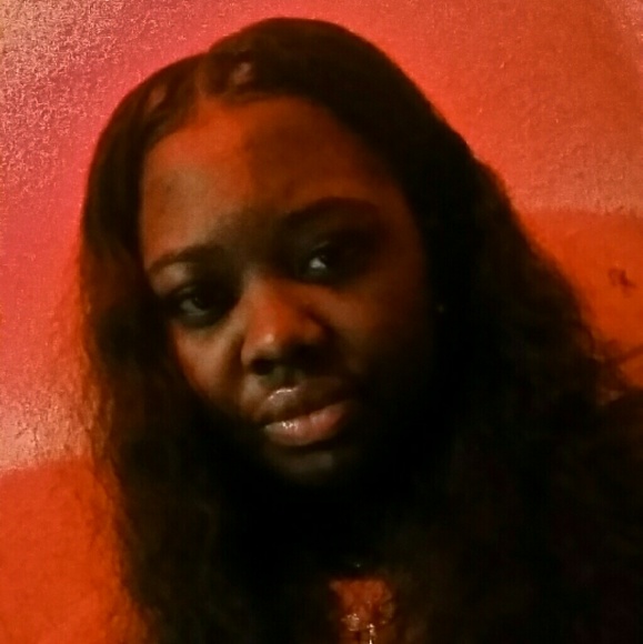 Profile Picture of Dominique Rollins (@dimenae) on Poshmark