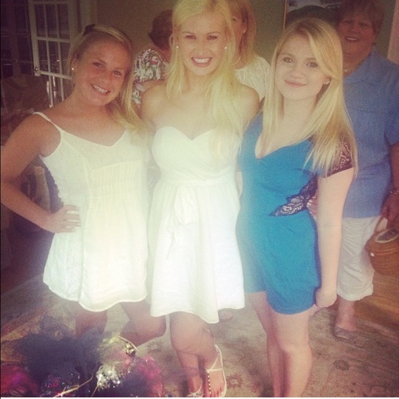 Profile Picture of Amanda Towsley (@aetowsley) on Poshmark