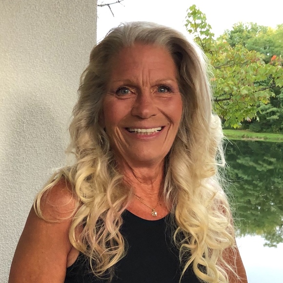 Profile Picture of Wendy Claiser (@wclaiser) on Poshmark