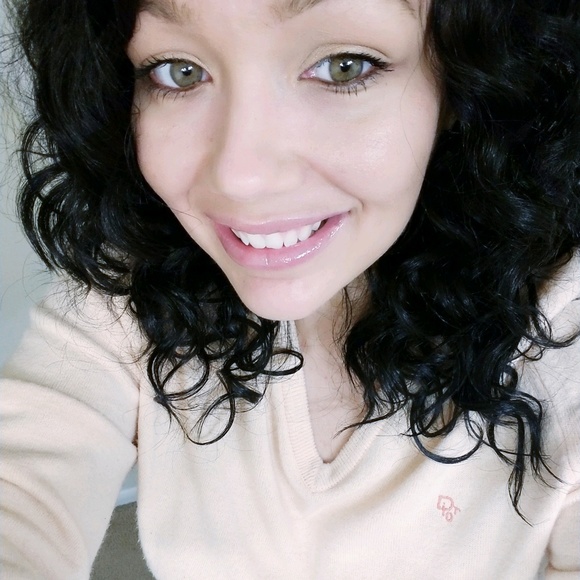 Profile Picture of Mel Gleeson (@melixer) on Poshmark