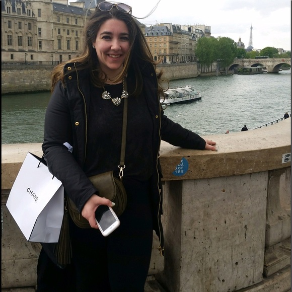 Profile Picture of Jillian Barris (@jbarris) on Poshmark