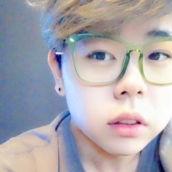 Profile Picture of Tae-woo Kim (@potaeto) on Poshmark