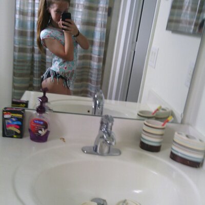 Profile Picture of Ciara Hickman (@MICKEY_MOUSE246) on Twitter