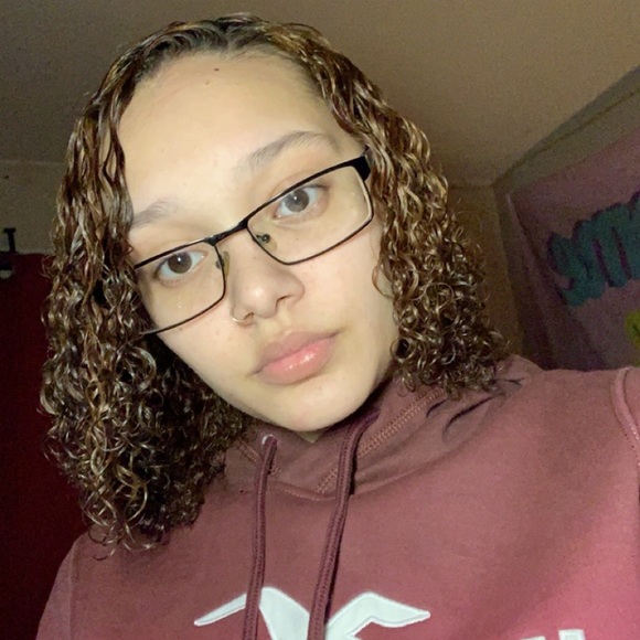 Profile Picture of Tia Simms (@tiasimms1) on Poshmark