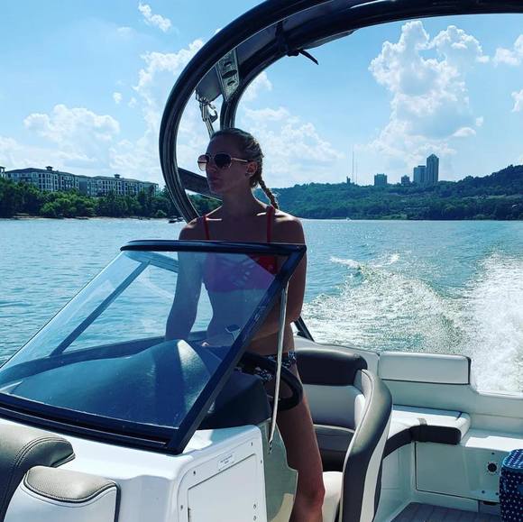 Profile Picture of Jennifer Waldroff (@jennyw22) on Poshmark