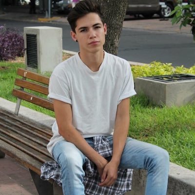 Profile Picture of Darren Thatcher (@DarrenTcher) on Twitter