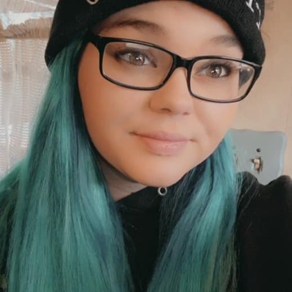 Profile Picture of Amanda Burnsworth (@mariea1997) on Poshmark