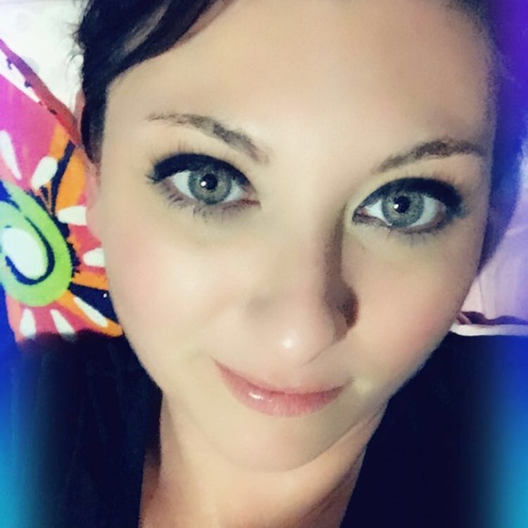 Profile Picture of Amy Farrell (@noellexmasbelle) on Poshmark