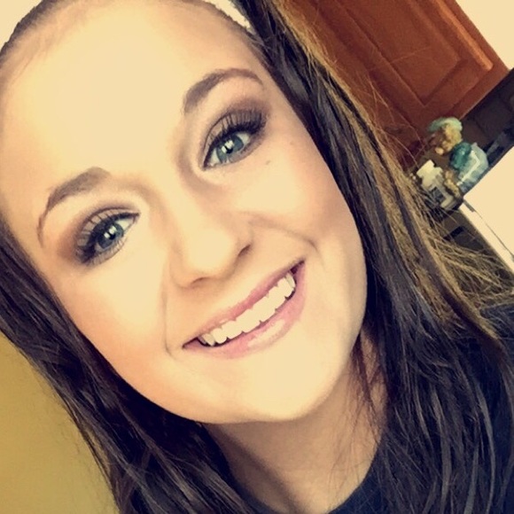 Profile Picture of Miranda Burress (@mirbur13) on Poshmark