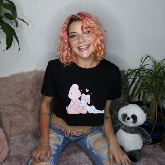 Profile Picture of Amanda Garvin (@amandagarvin893) on Poshmark