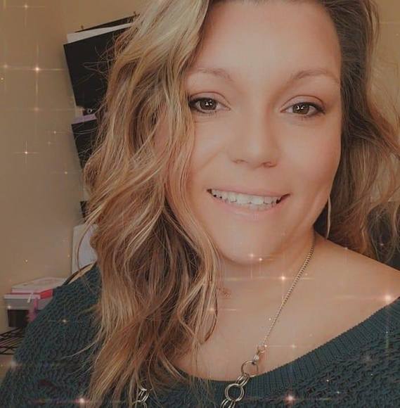 Profile Picture of Lora Rogers (@mrsholdbrooks12) on Poshmark