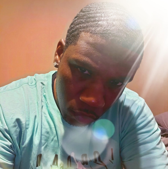 Profile Picture of Lamar Guillard (@guillard1) on Poshmark