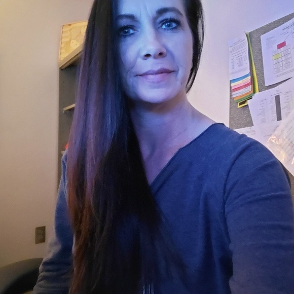 Profile Picture of Tessie Phillips (@tmp2021) on Poshmark