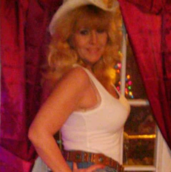 Profile Picture of Danna Williams (@danasweetthang) on Poshmark
