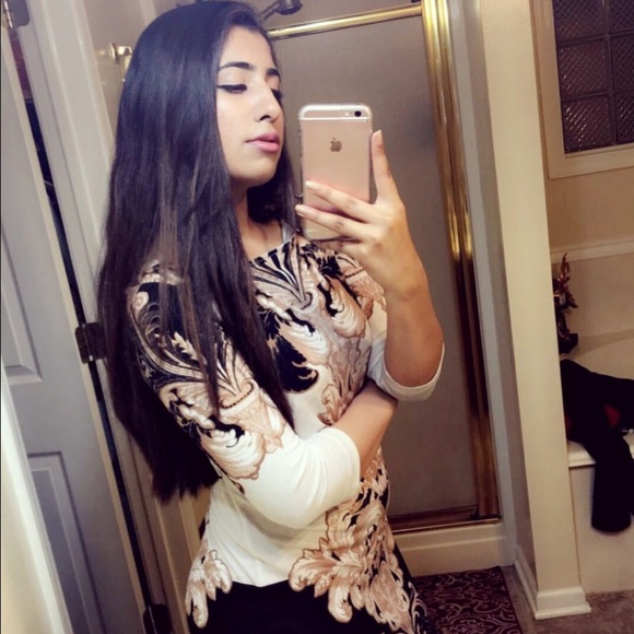 Profile Picture of Hiba Akram (@hibaakram) on Poshmark