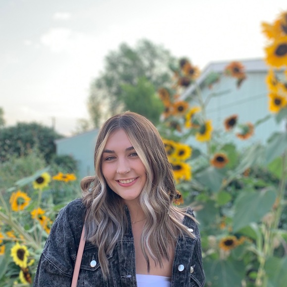 Profile Picture of Alyssa Mcelrath (@alyssamcelrath) on Poshmark