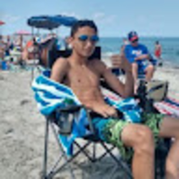 Profile Picture of Kayron Costa (@kayroncosta735) on Poshmark