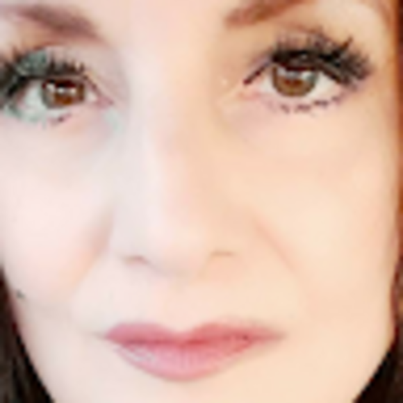 Profile Picture of Leonora christaldi Lima (@leonora59in2024) on Poshmark