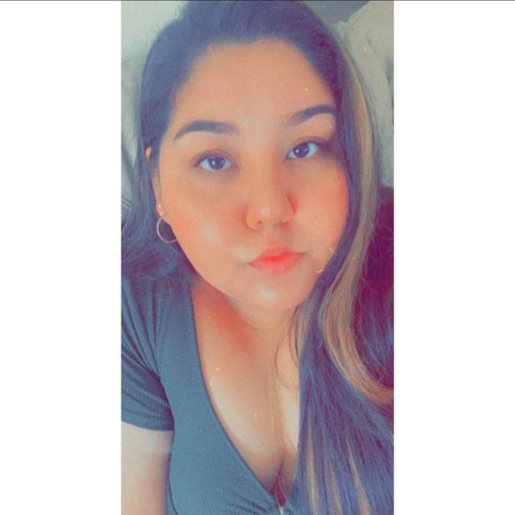 Profile Picture of Ariana Preciado (@arianapickles00) on Poshmark