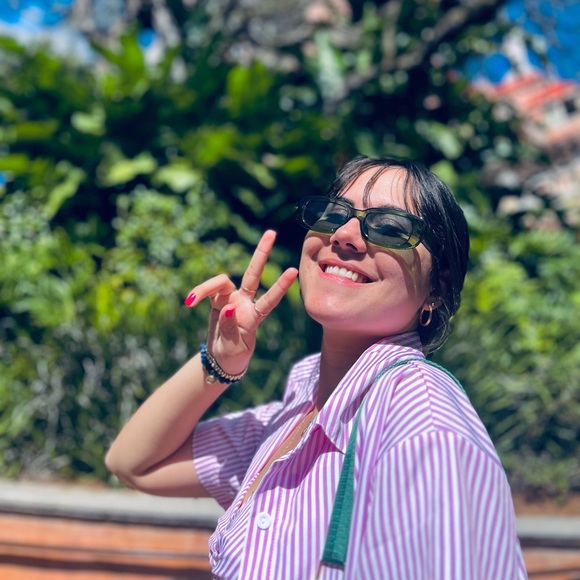 Profile Picture of Daniela Chang (@daniela_chang) on Poshmark