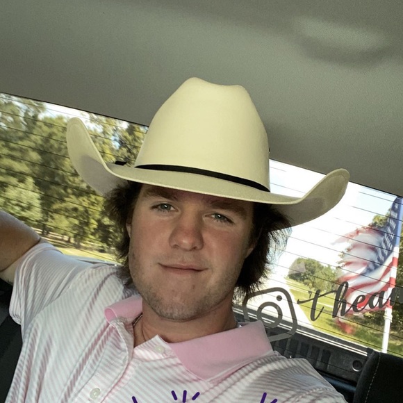 Profile Picture of Dylan Sistare (@sistaredylan) on Poshmark