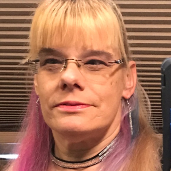 Profile Picture of Robin Macarthur (@robinmacarthur) on Poshmark