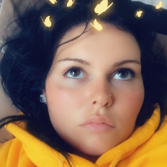 Profile Picture of Cheyenne Connin (@cheyenneconnin) on Poshmark