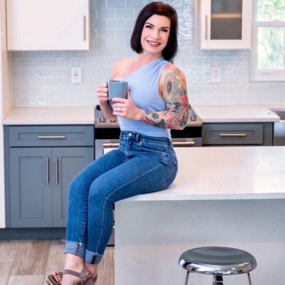 Profile Picture of Amanda Golden (@amandagolden77) on Poshmark