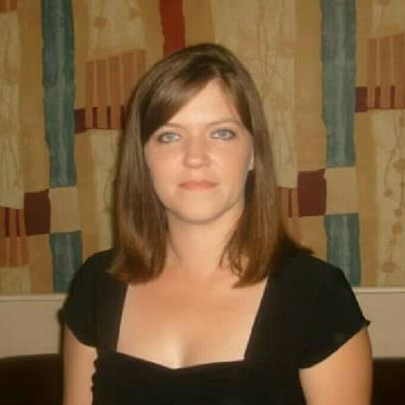 Profile Picture of Crystal Easey (@married2ez) on Poshmark