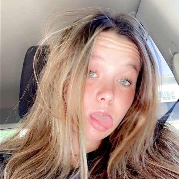 Profile Picture of Berlyn Giddings (@berlyn_gidds) on Poshmark