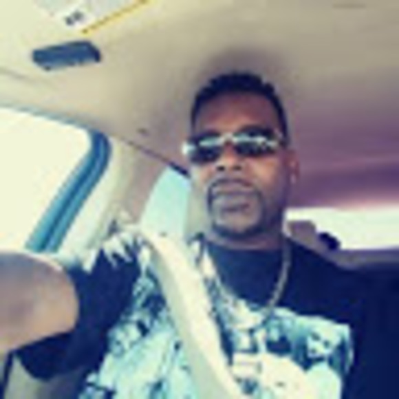 Profile Picture of Troy Alexander (@troyalexande480) on Poshmark