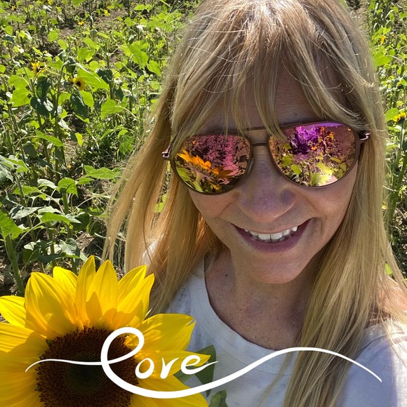Profile Picture of Robin Beans (@r_beans) on Poshmark