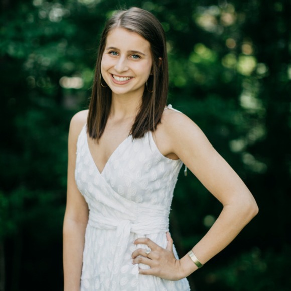 Profile Picture of Abby Fleenor (@afleenor3) on Poshmark