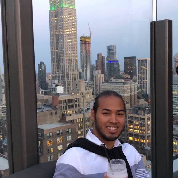 Profile Picture of Omar Tavarez (@omarfelipetf) on Poshmark