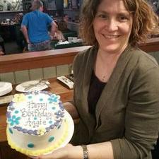 Profile Picture of Angie Holcomb (@jessdocbear) on Twitter