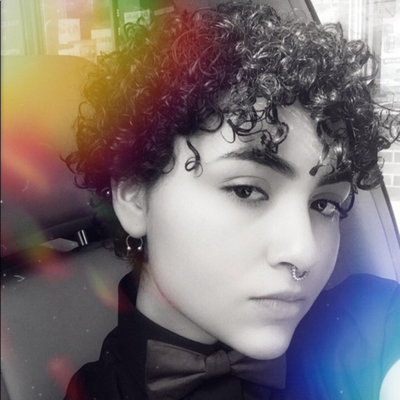 Profile Picture of Denidenisse Alvear (@deniatl00) on Poshmark