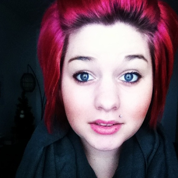 Profile Picture of Alli Heiberger (@allibug) on Poshmark