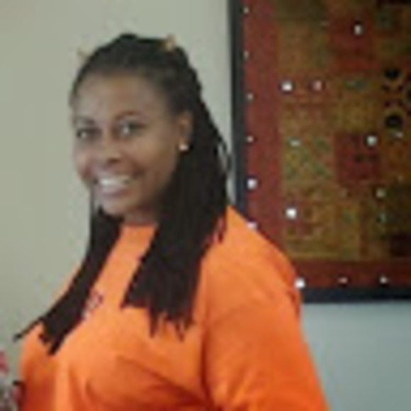 Profile Picture of Allison Chicoye (@allisonchicoye) on Poshmark