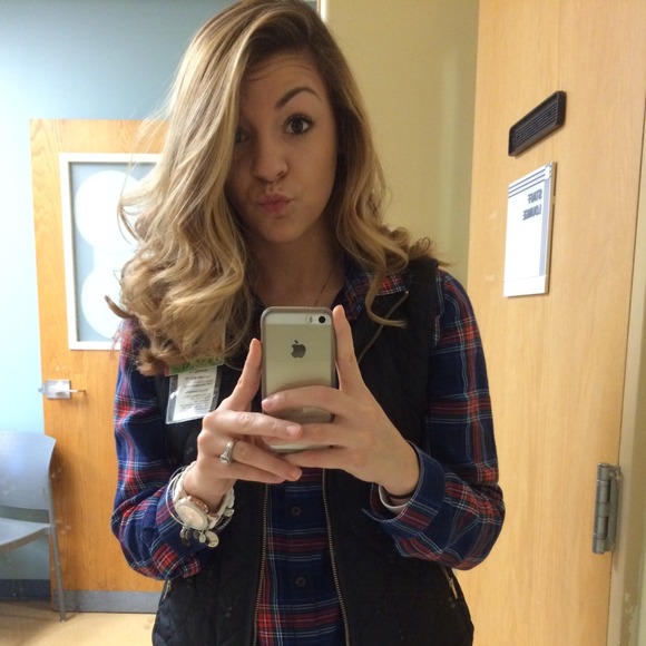 Julianna Lakota - Poshmark Profile Picture of Julianna Lakota (@jaylakota) on Poshmark