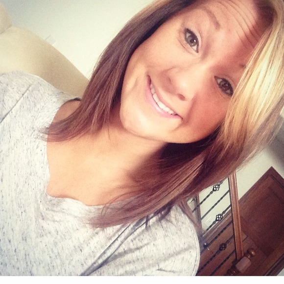 Profile Picture of Stephanie Carpentier (@stephraeee) on Poshmark