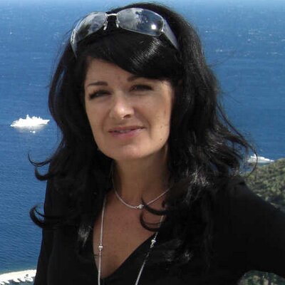 Profile Picture of Lorraine Marks (@gr8hairlorraine) on Twitter